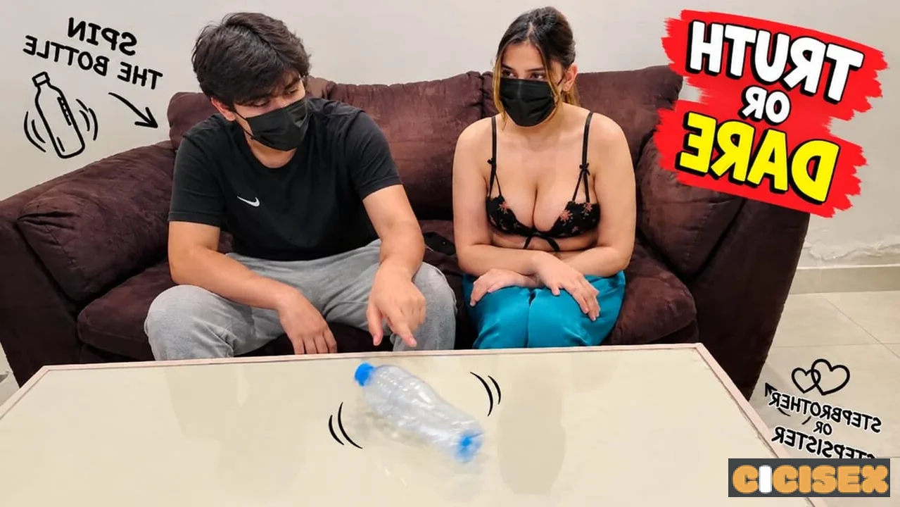 Üvey Erkek Kardeşimle Oyun Oynarken Azdıran Seksi Fısıldaşmalar