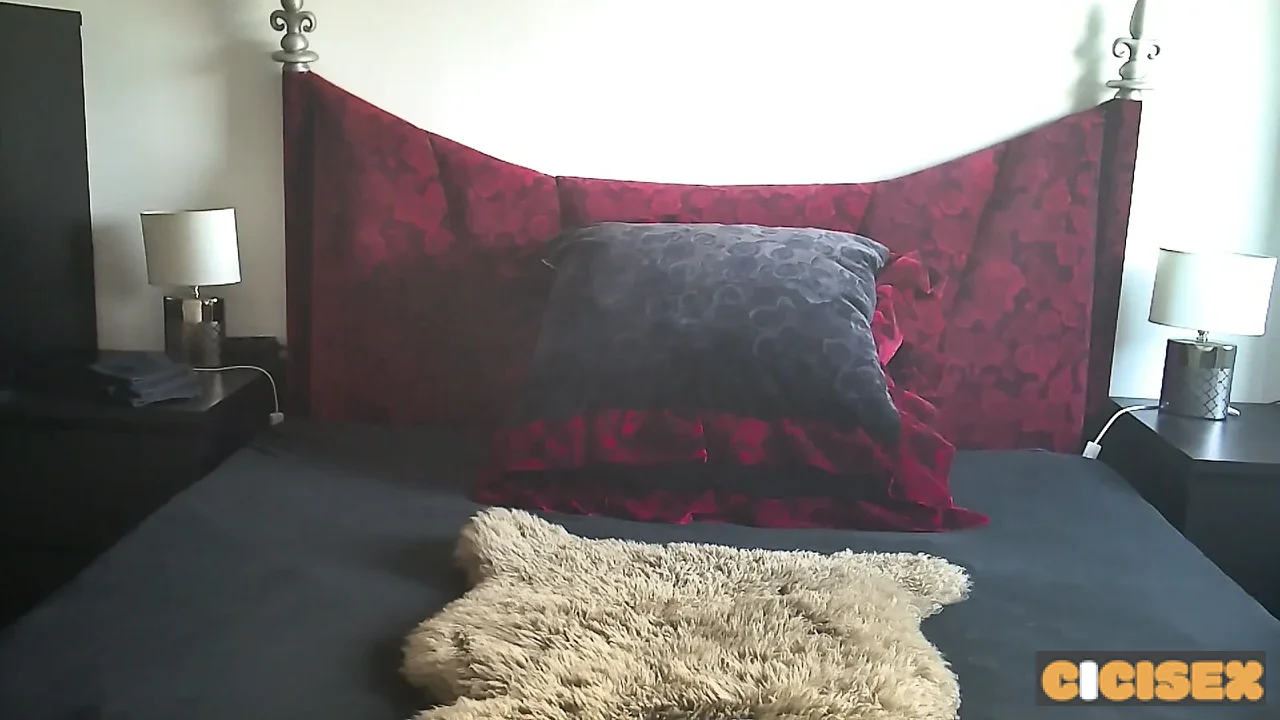 Deri Etek ve Naylon Çorapla Azdıran Sahne