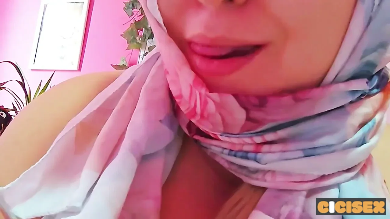 Tesettürlü Üvey Kız Kardeşimin Yaptıkları Beni Şok Etti...